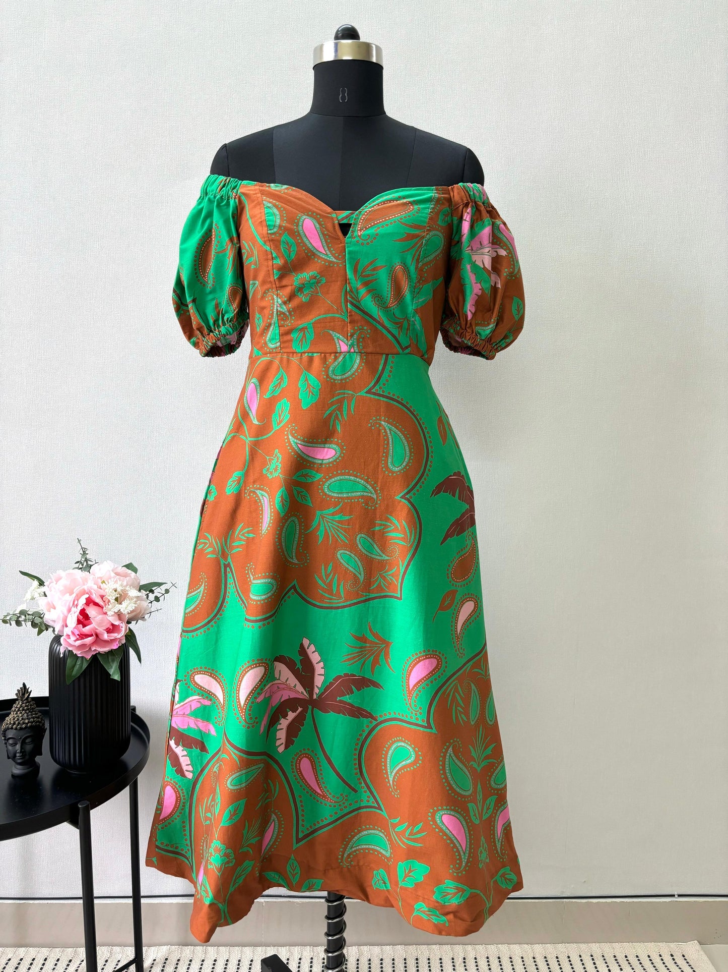 Puff-Sleeve green midi Dress